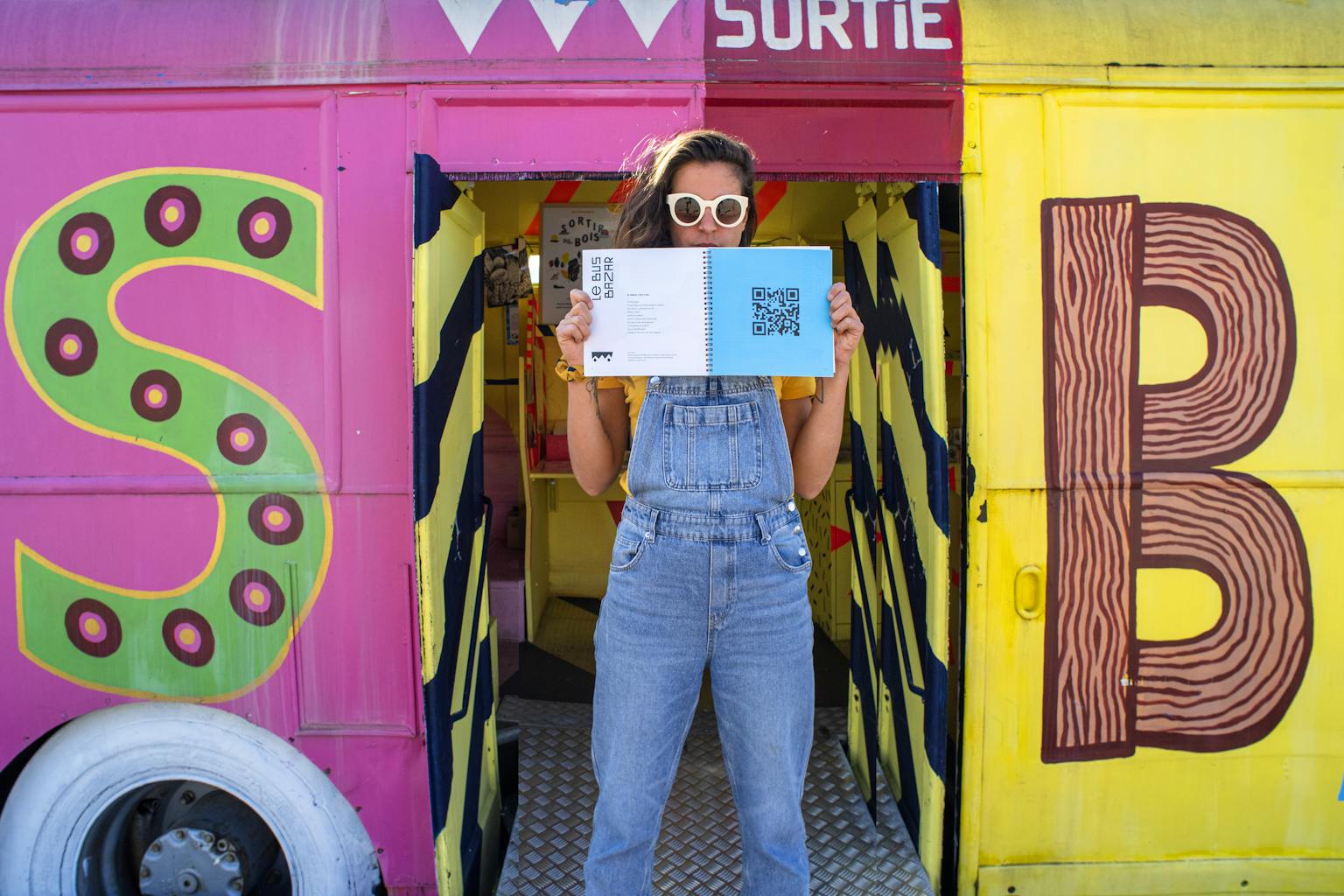 Carnet d'exploration et Bus Bazar Transfert.