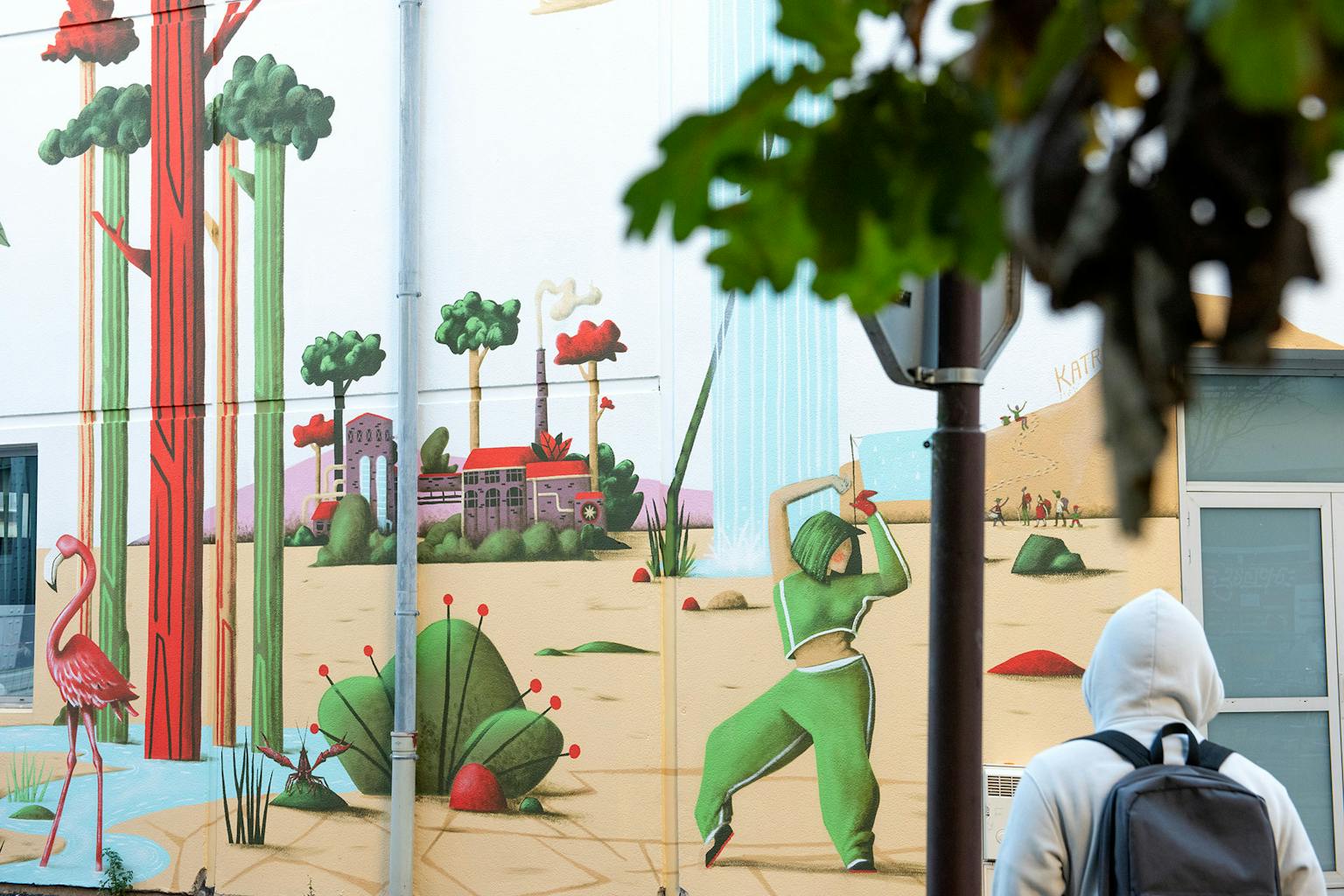 Identité visuelle fresque murale extérieure personnages coworking Open Lande.