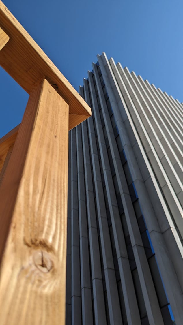 Architecture d'un promontoire en bois dédié au Voyage à Nantes.