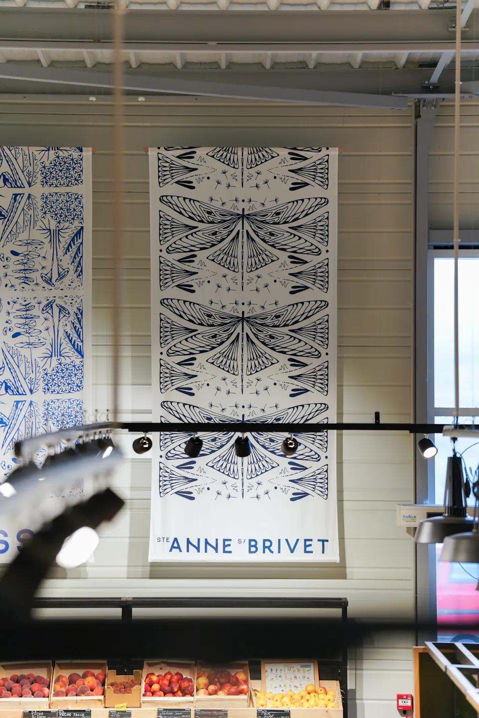 Biocoop le Brivet Bio: Identité visuelle au cœur d'un design d'espace ...