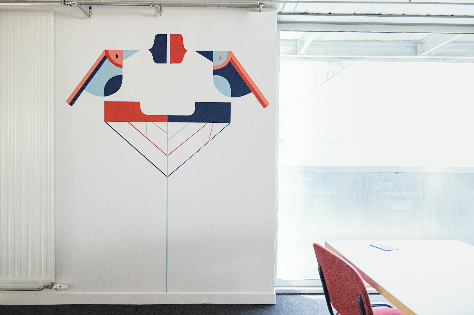 Identité visuelle et fresque murale discussion entre deux oiseaux espace de coworking La Khalle.
