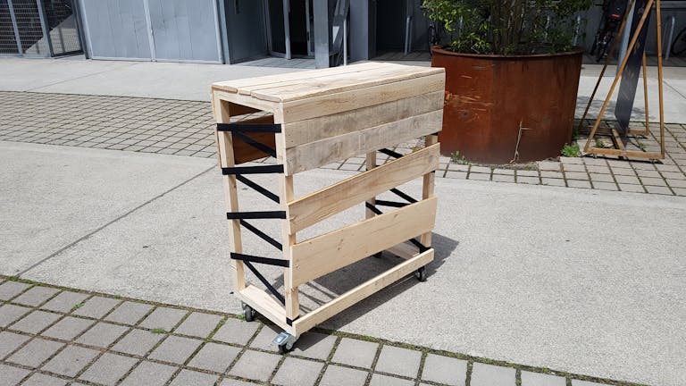 Caisson de bois élaboré avec l'atelier fil pour le festival SPOT à Nantes.