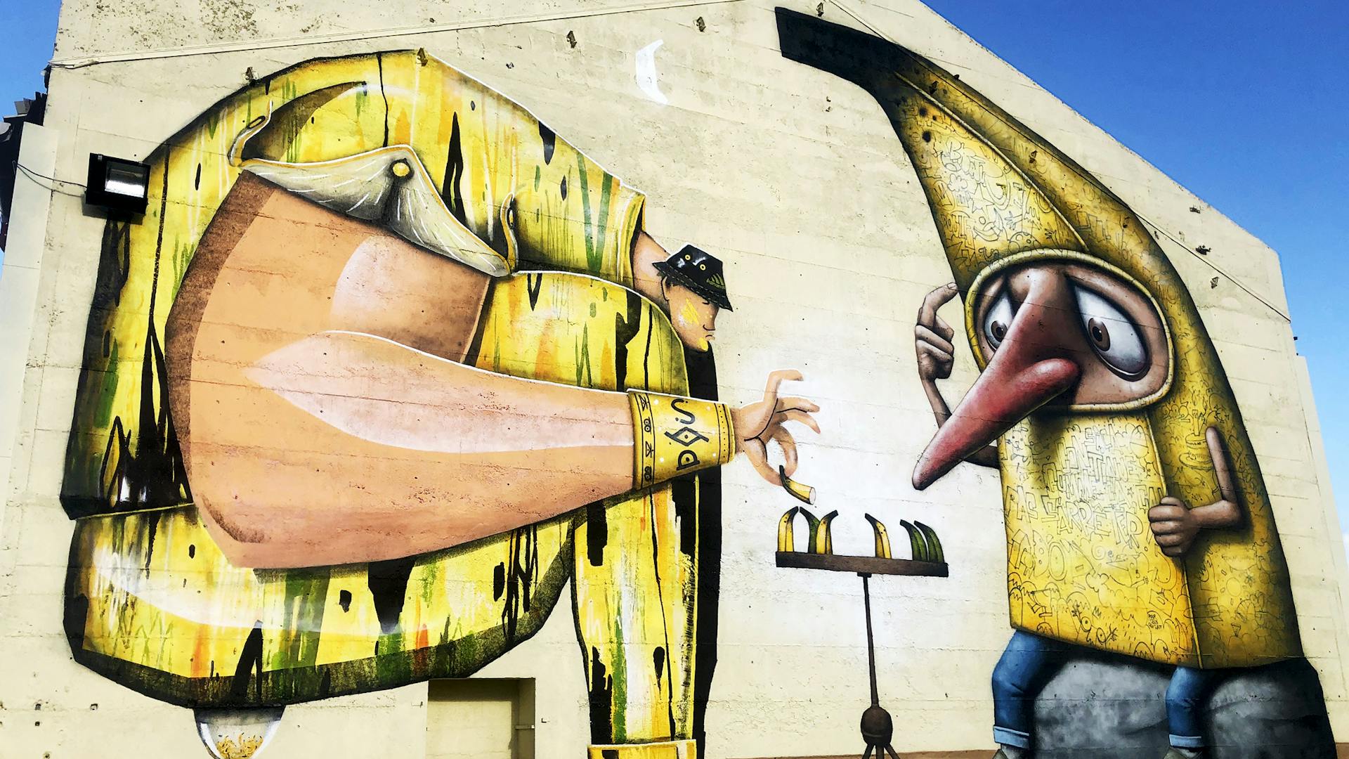 Hangar à bananes : Fresque murale Street Art avec l'artiste Ado