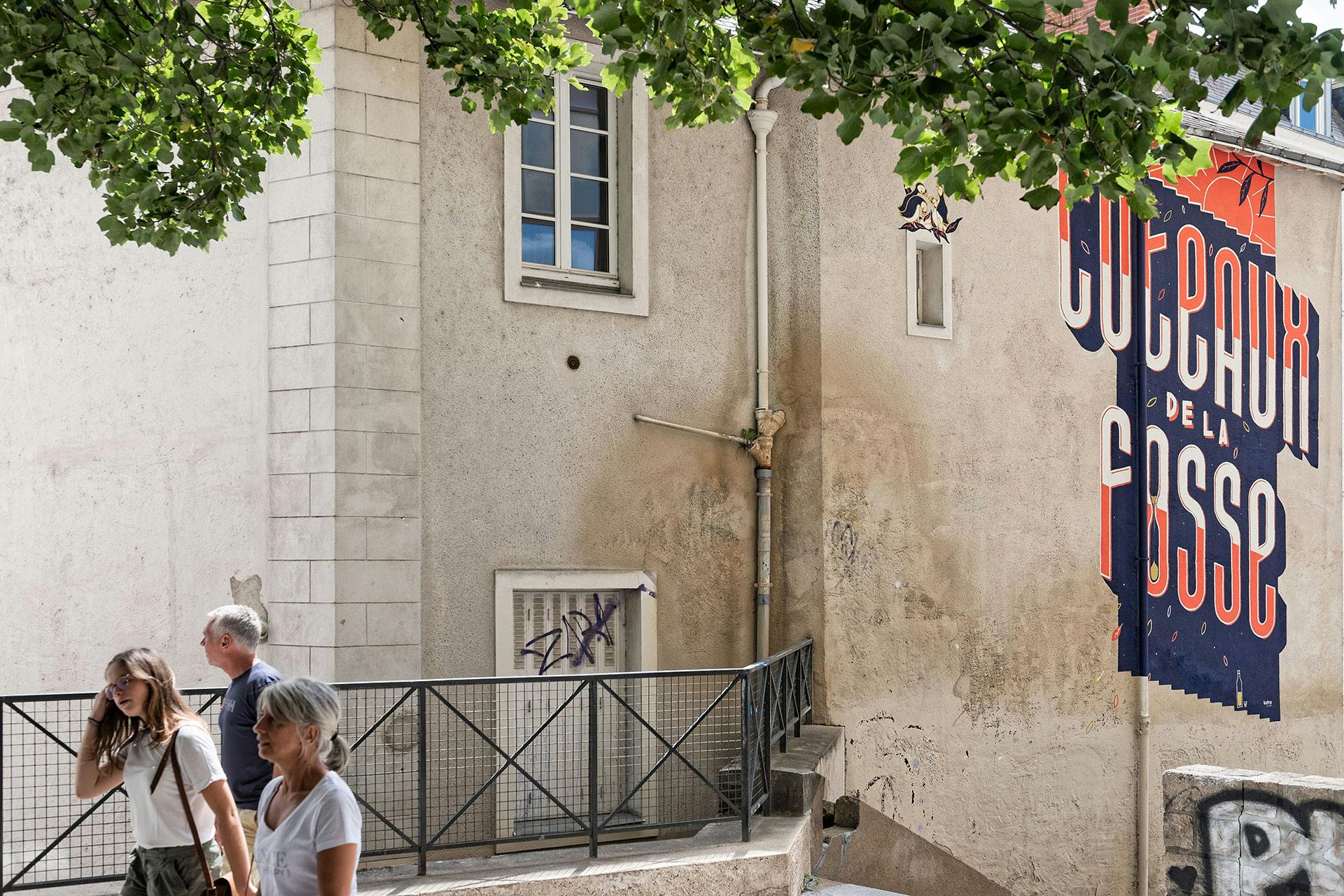 Peinture en lettres de la rue Montaudouine, quai de la fosse à Nantes.