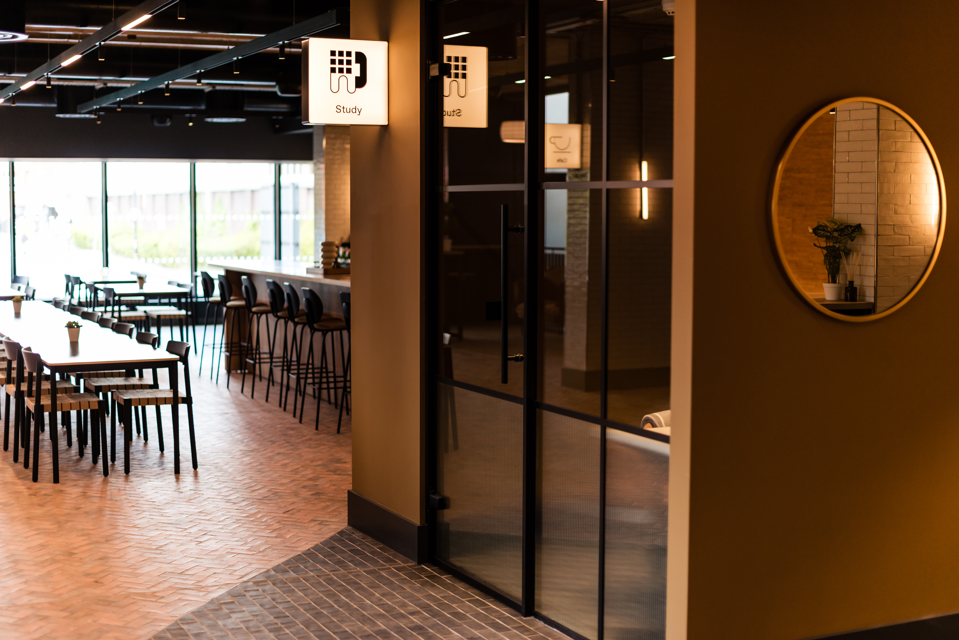 Image of the study next to the cafe.