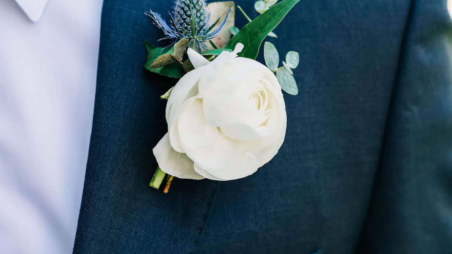 Boutonnière Guide: What Side Does a Boutonnière Go On? | SuitShop