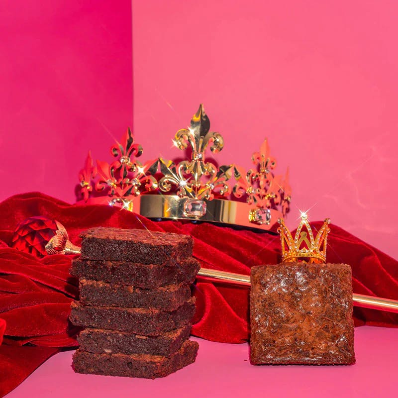 Wunderkeks brownies glammed up in gold crowns