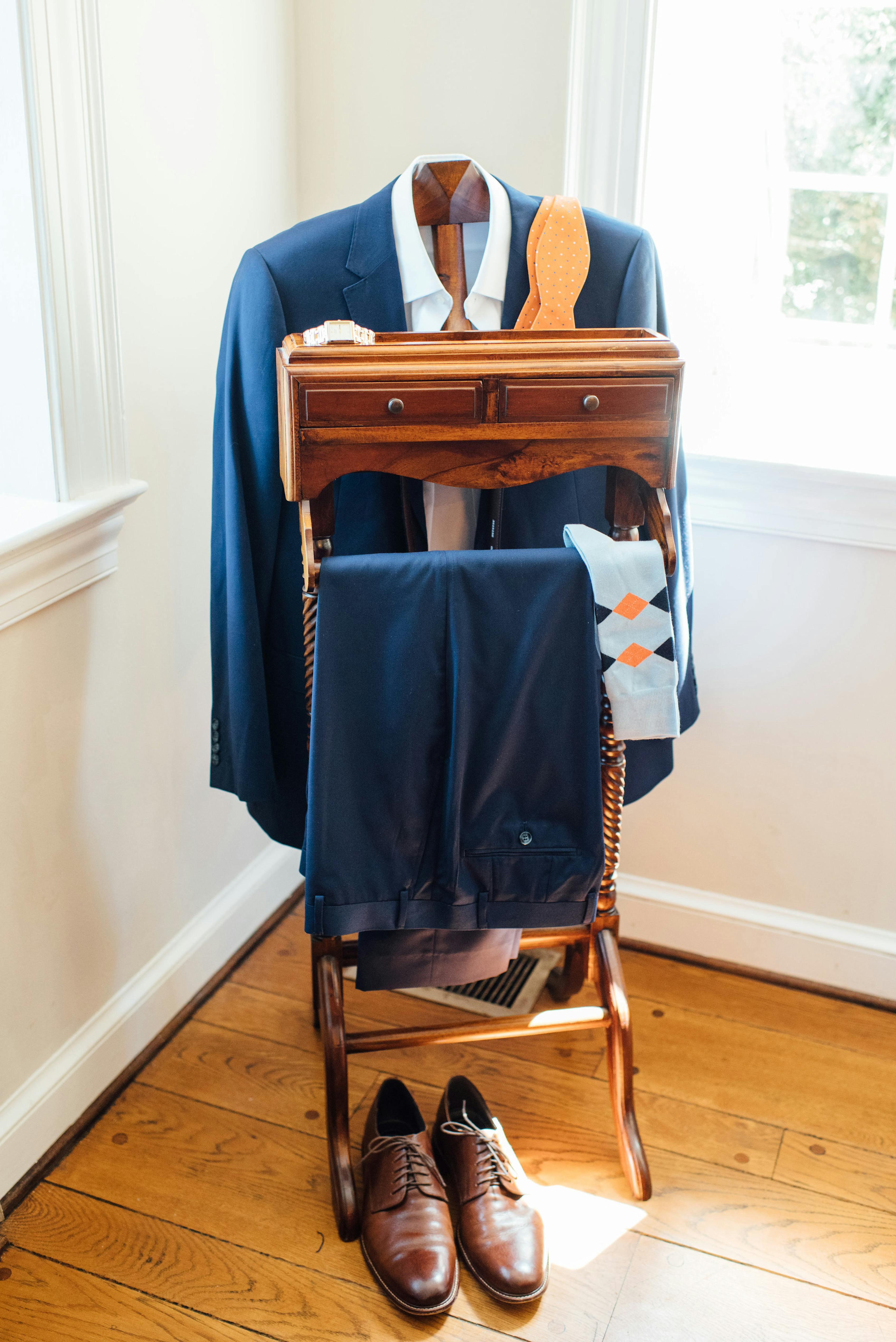 Groomsmen in navy blue wedding suits for men