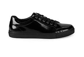 Guide to the types of shoes to wear with a tuxedo.