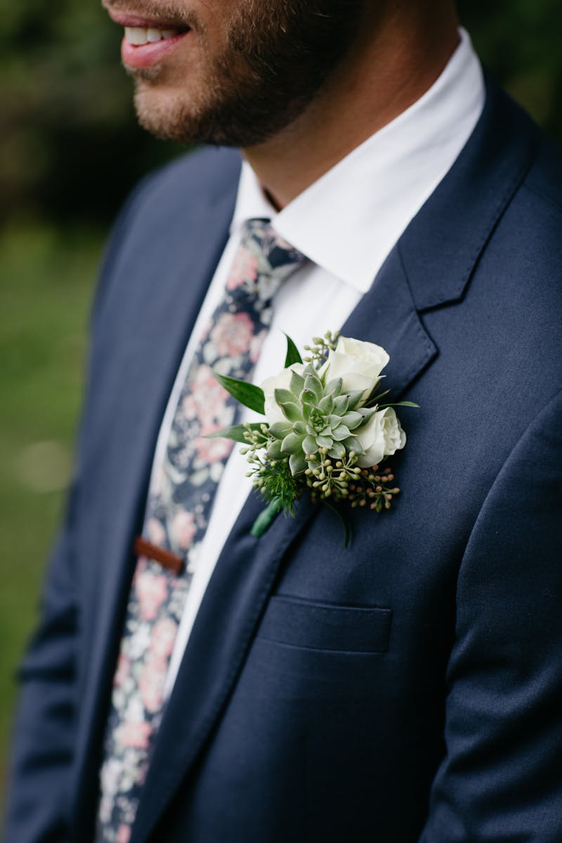 Groom in navy blue wedding suit