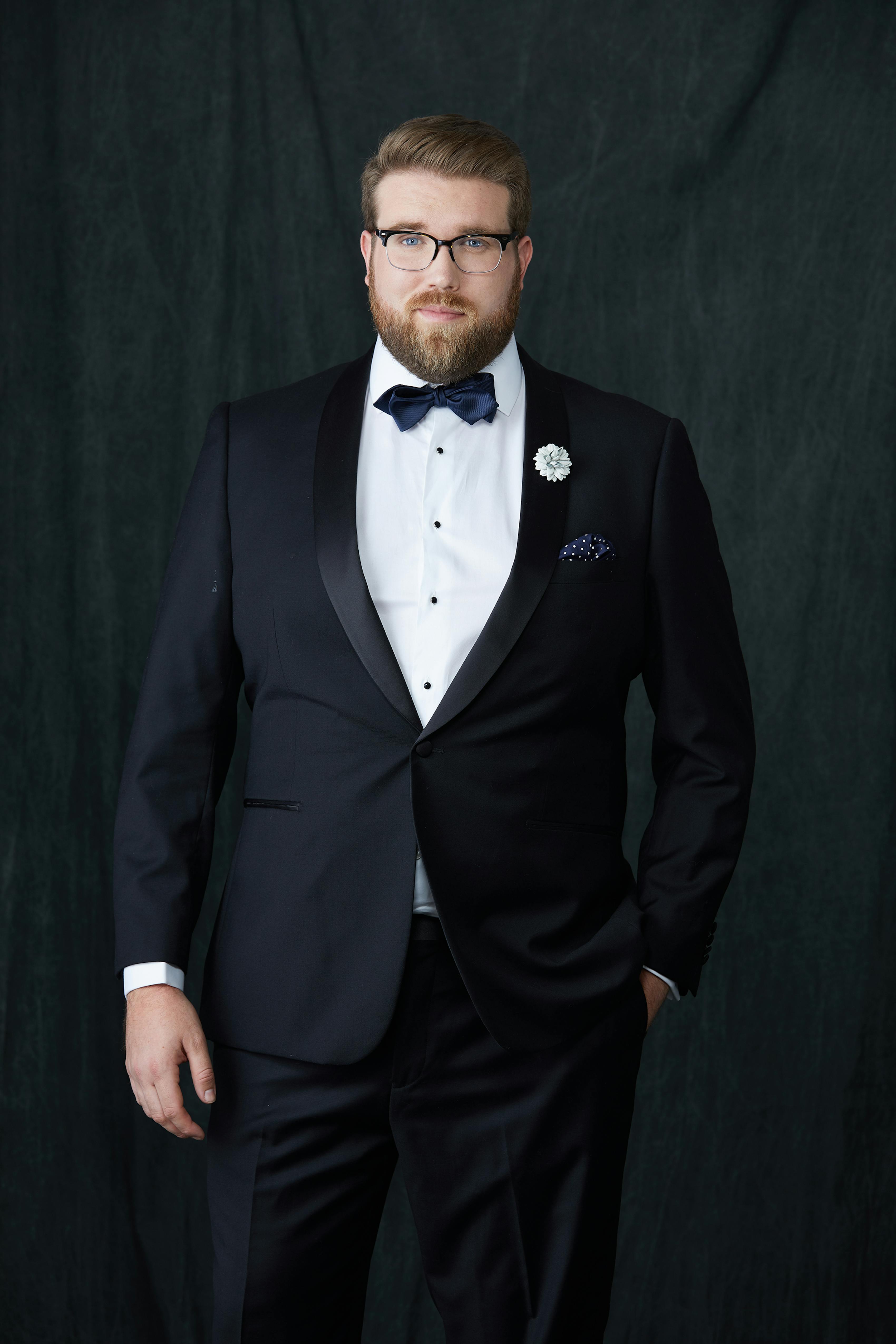 Tips for wearing glasses on your wedding day.