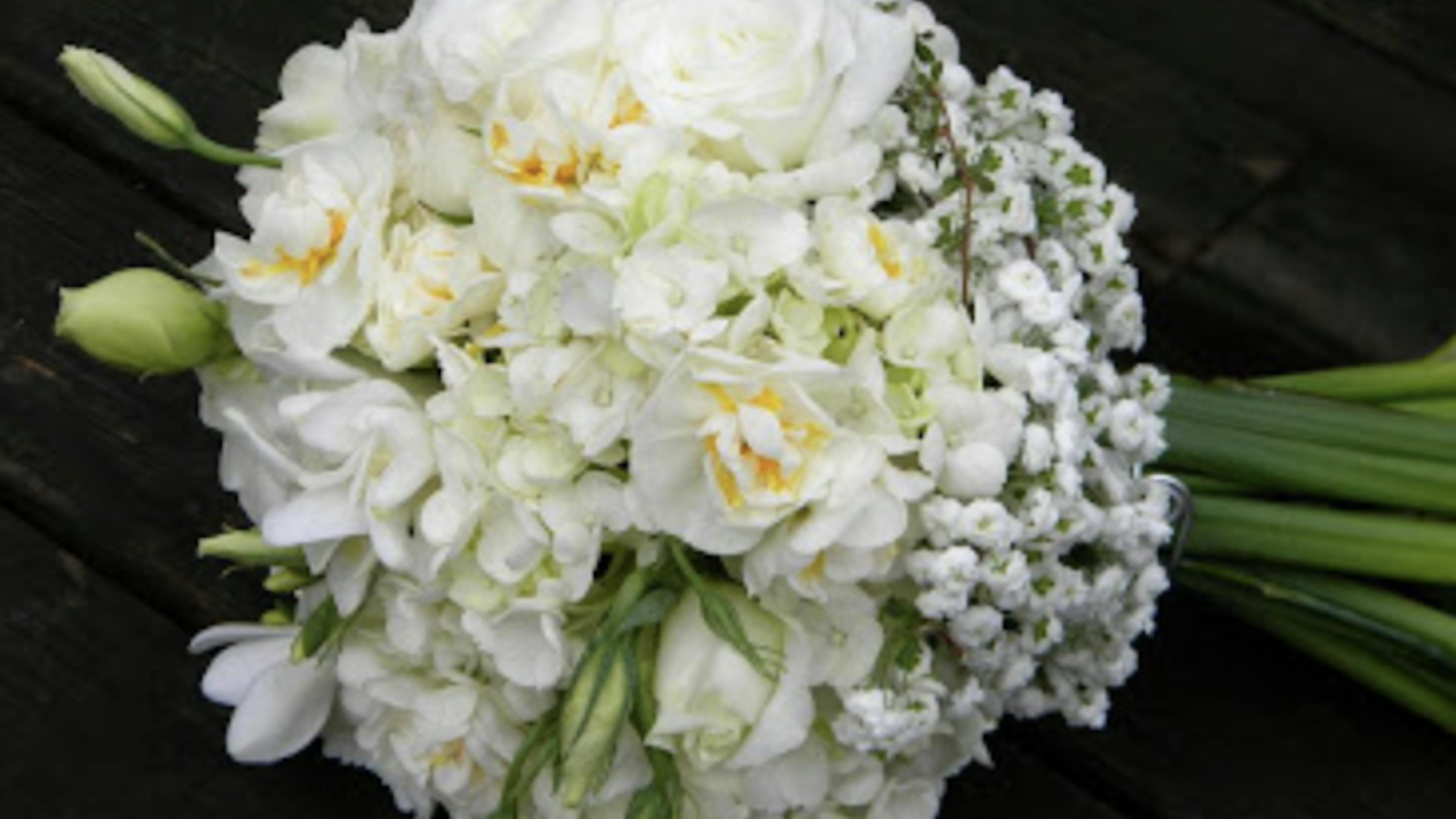 white wedding flowers