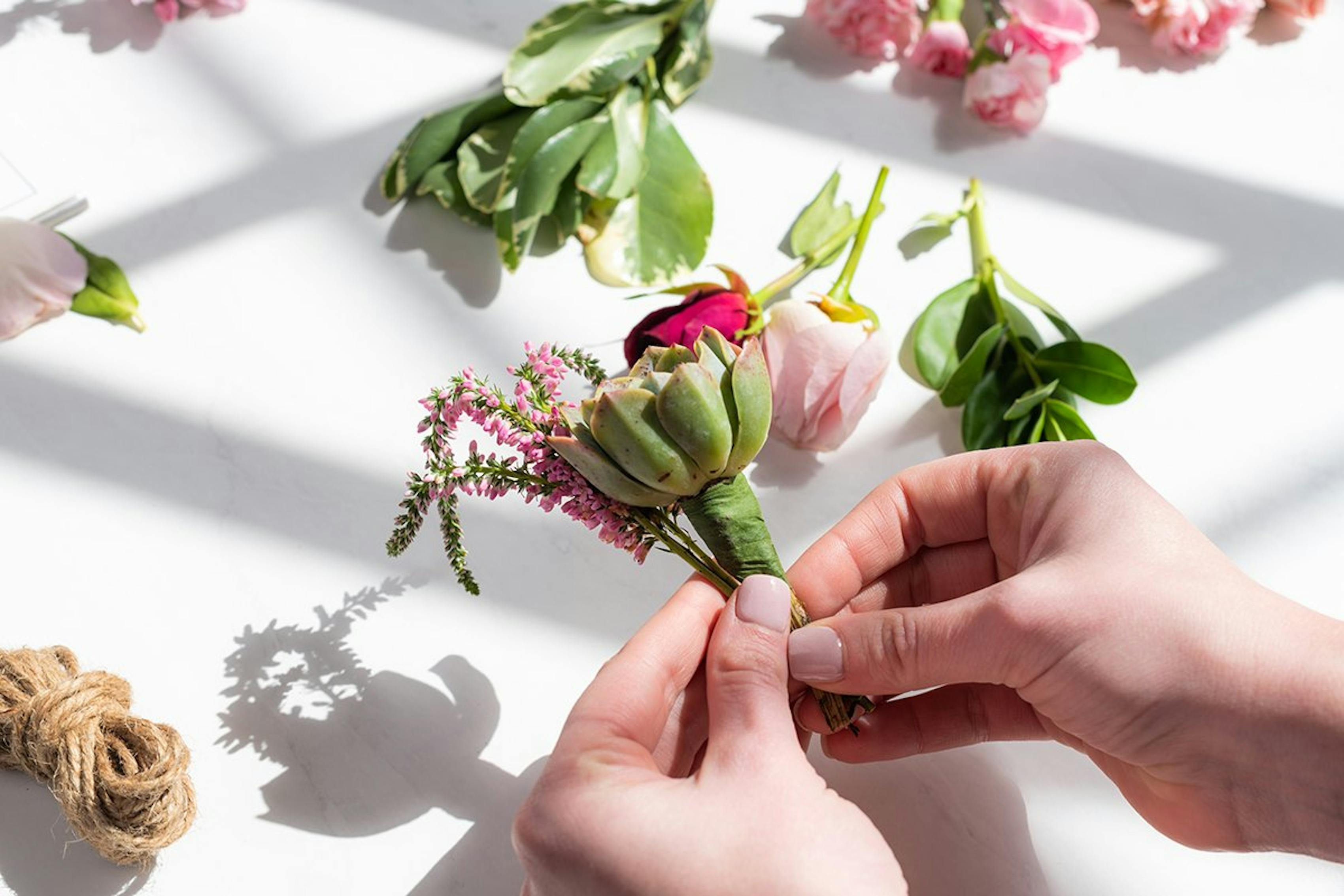 How to design your own DIY wedding boutonnieres for groomsmen