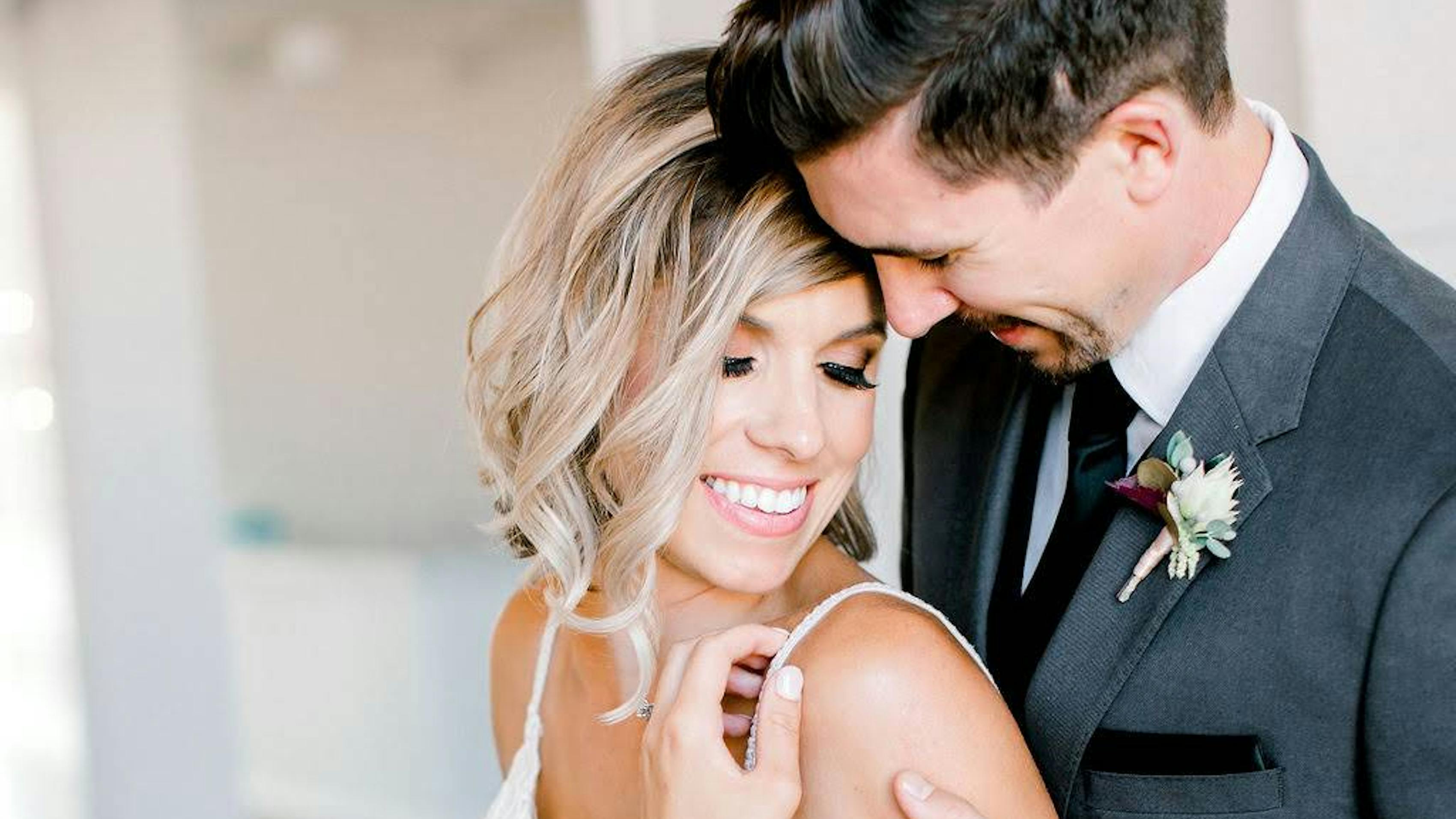 Charcoal gray is this year’s most popular wedding color. It is the best wedding suit color for grooms and groomsmen.