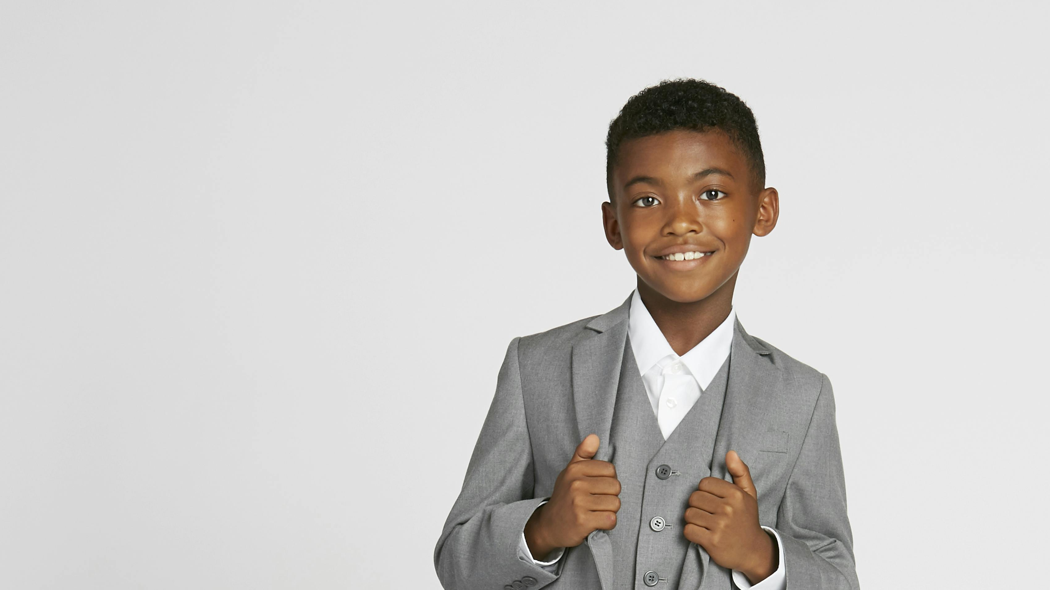 what should the ring bearer wear at a wedding