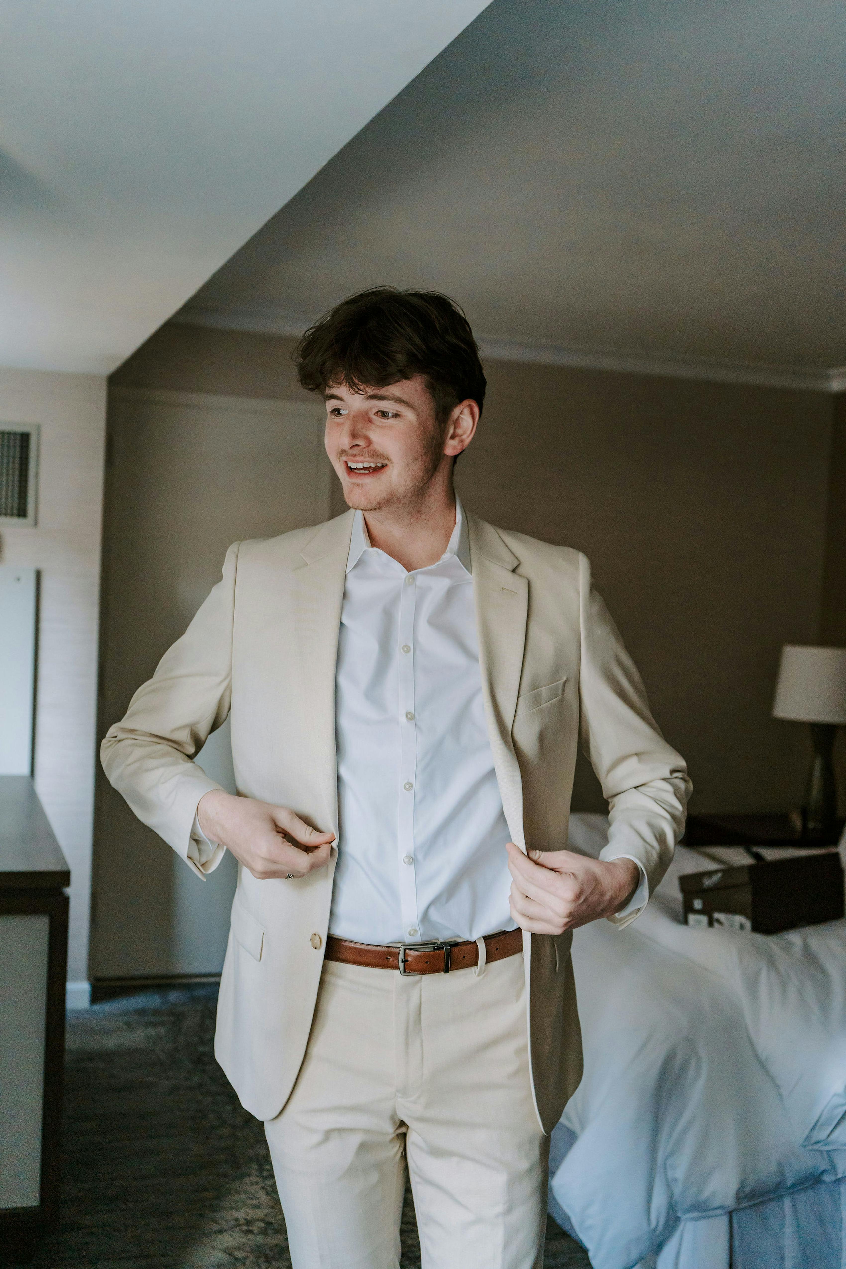 Light tan suit for prom with brown belt