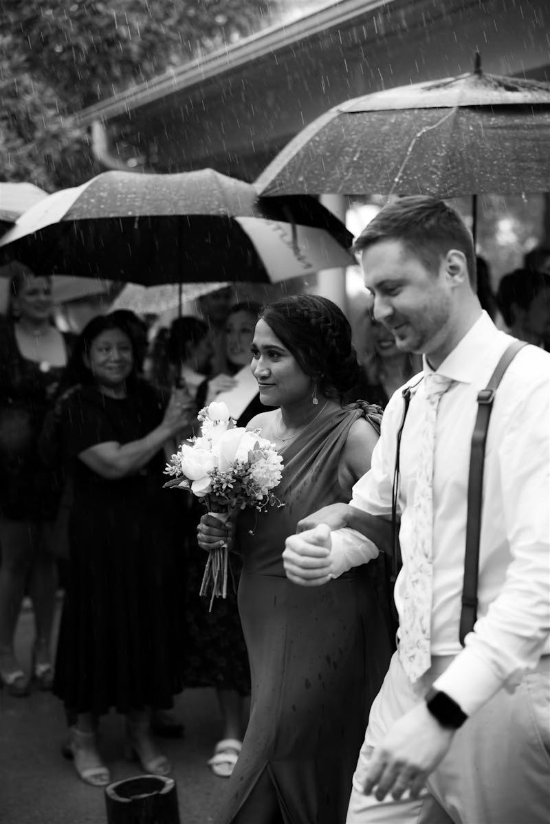 rainy wedding day photo ideas