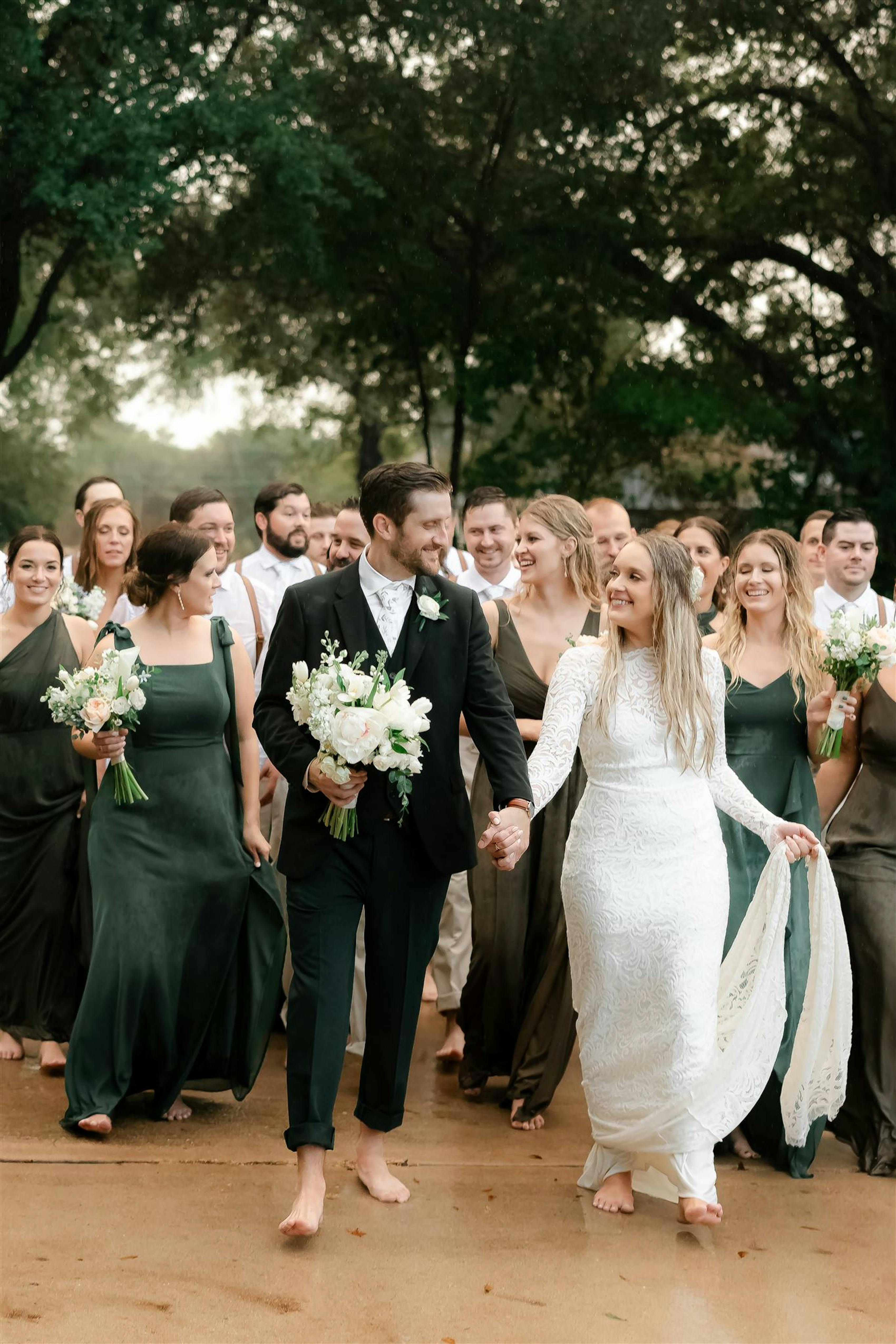 rainy day wedding photos