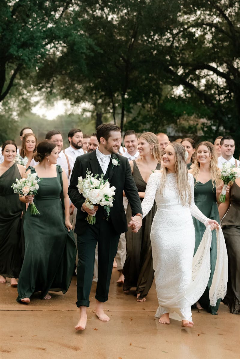 rainy day wedding photos