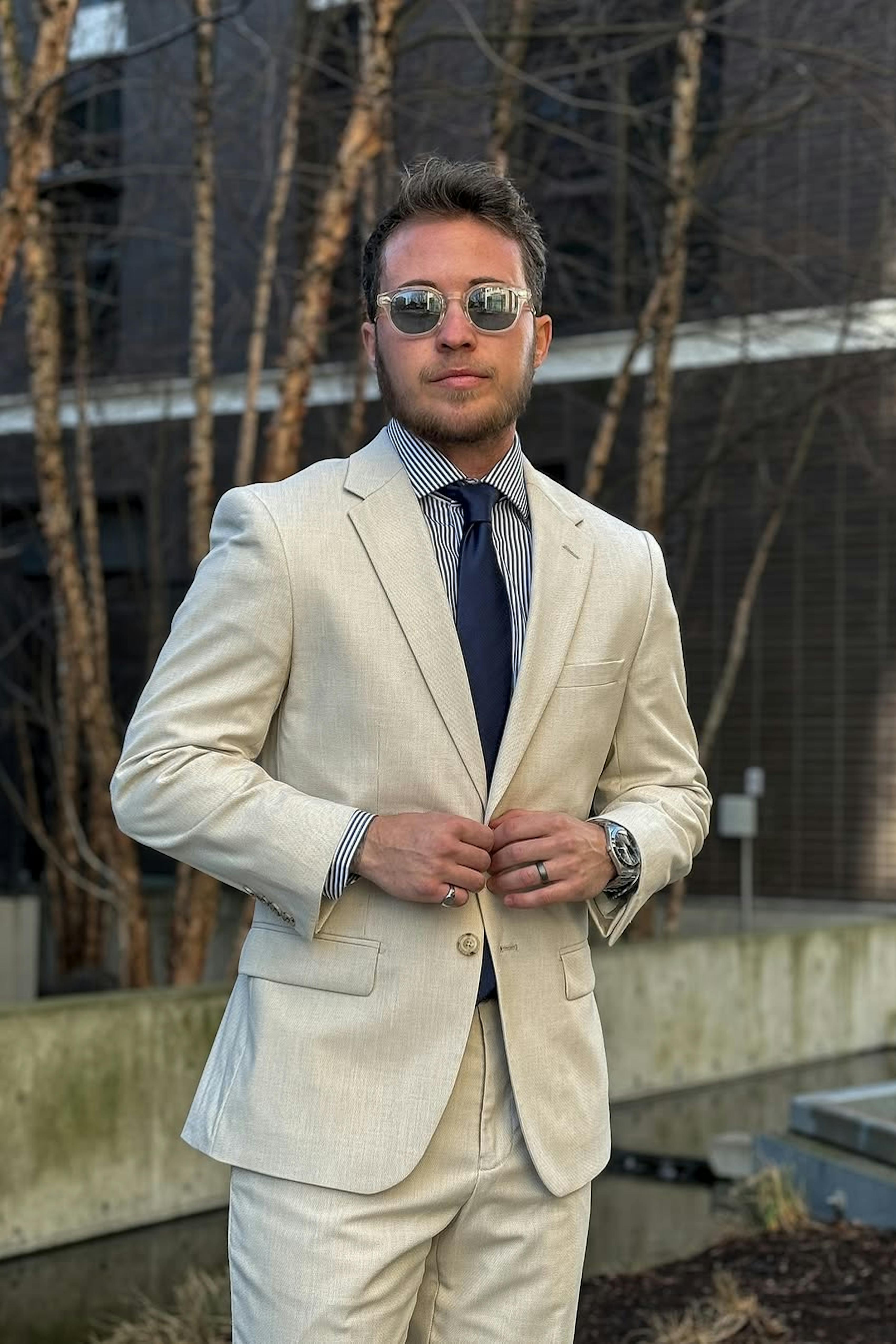 Light beige suit with sunglasses for trendy men's wedding outfit