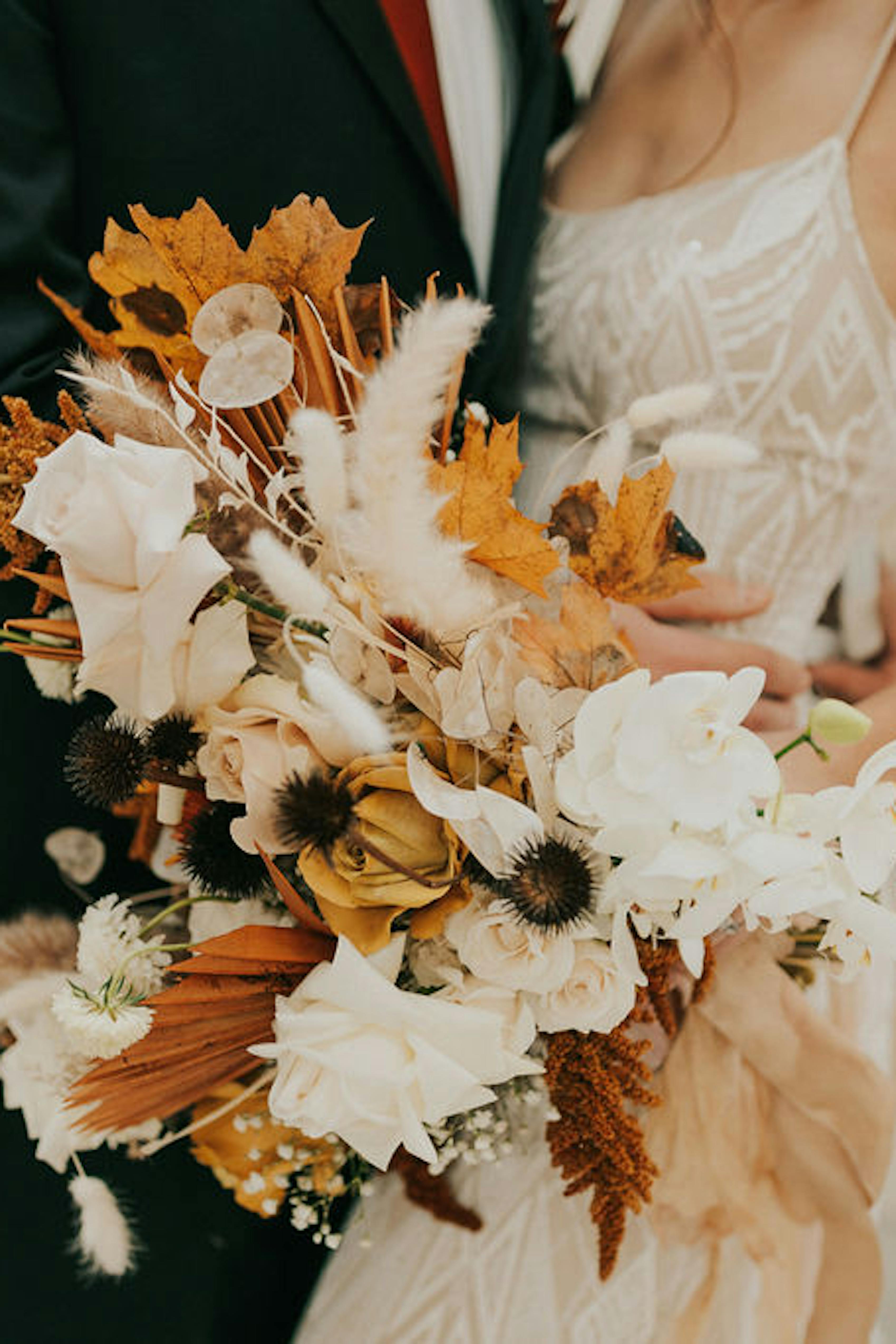 Earth tone bridal bouquet for fall wedding