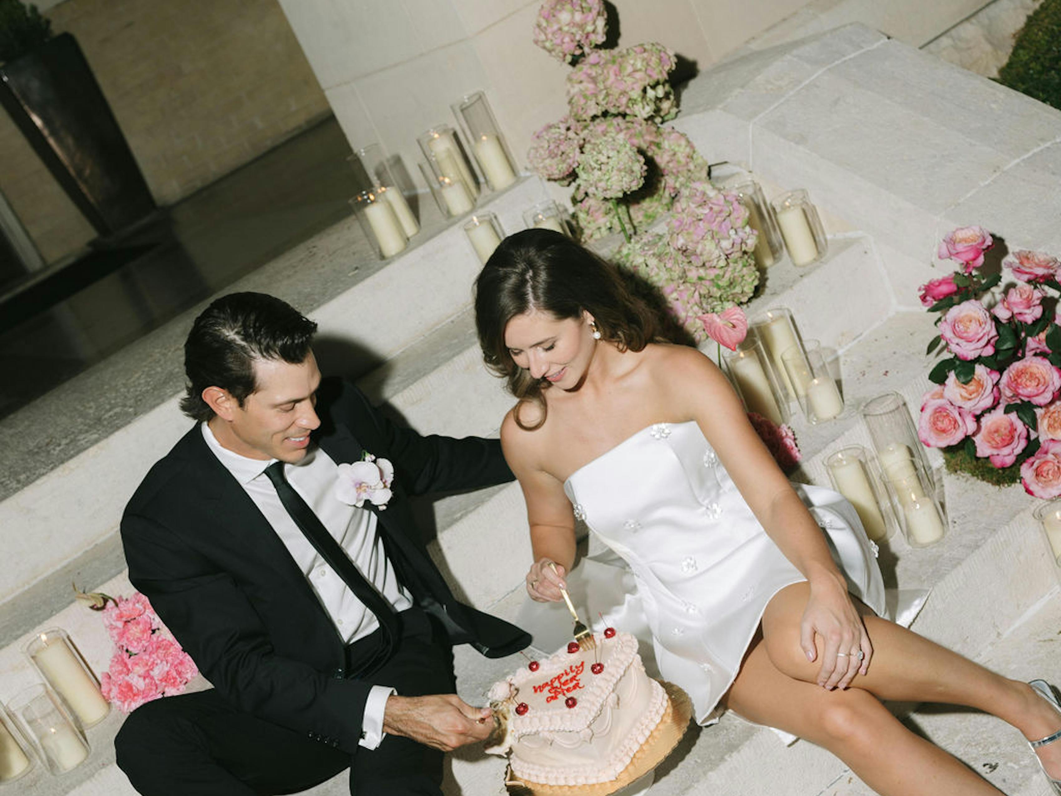 Black, white, and pink wedding colors for a fancy elopement