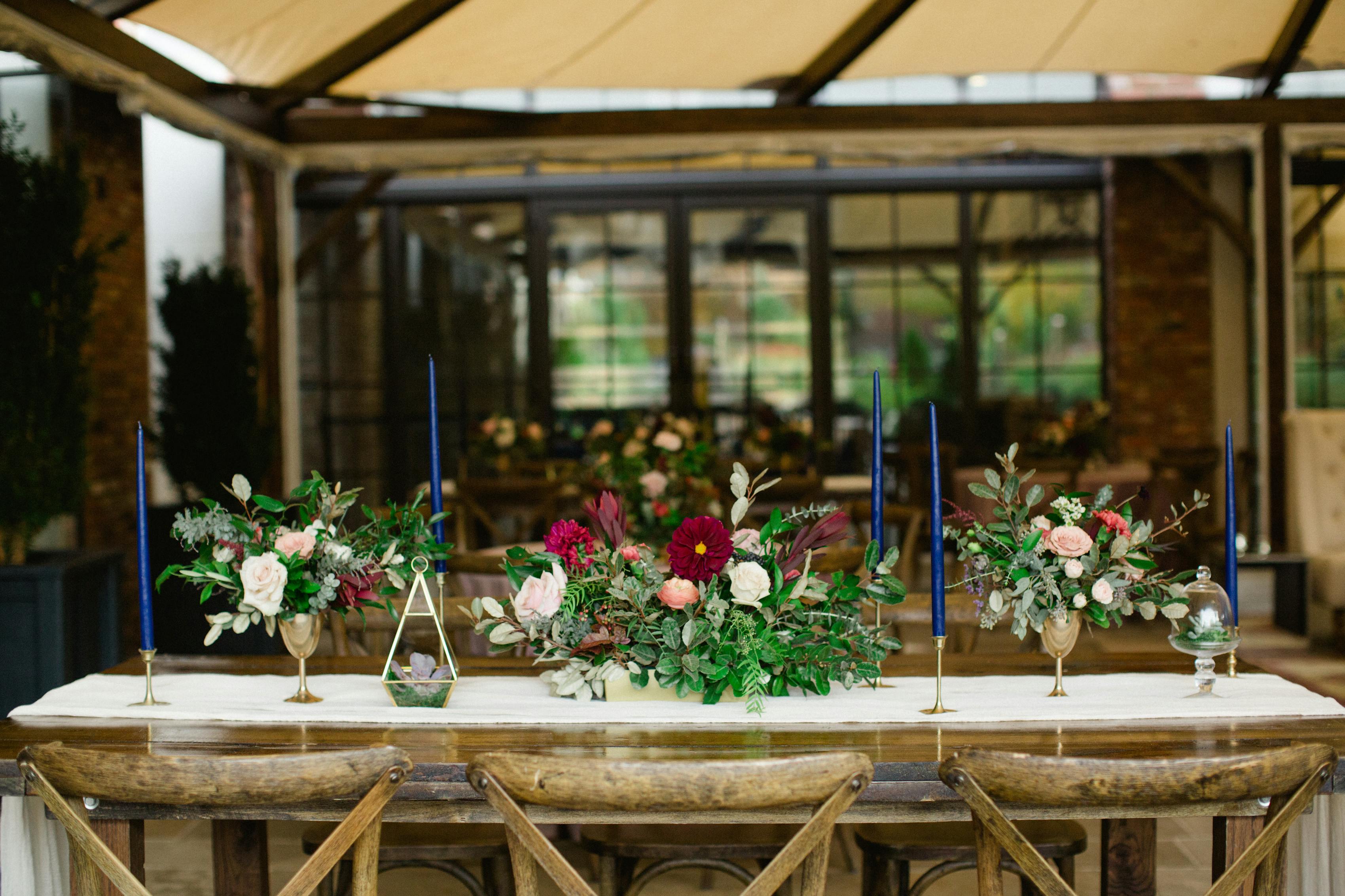 Winter wedding tablescape with burgundy and navy blue theme