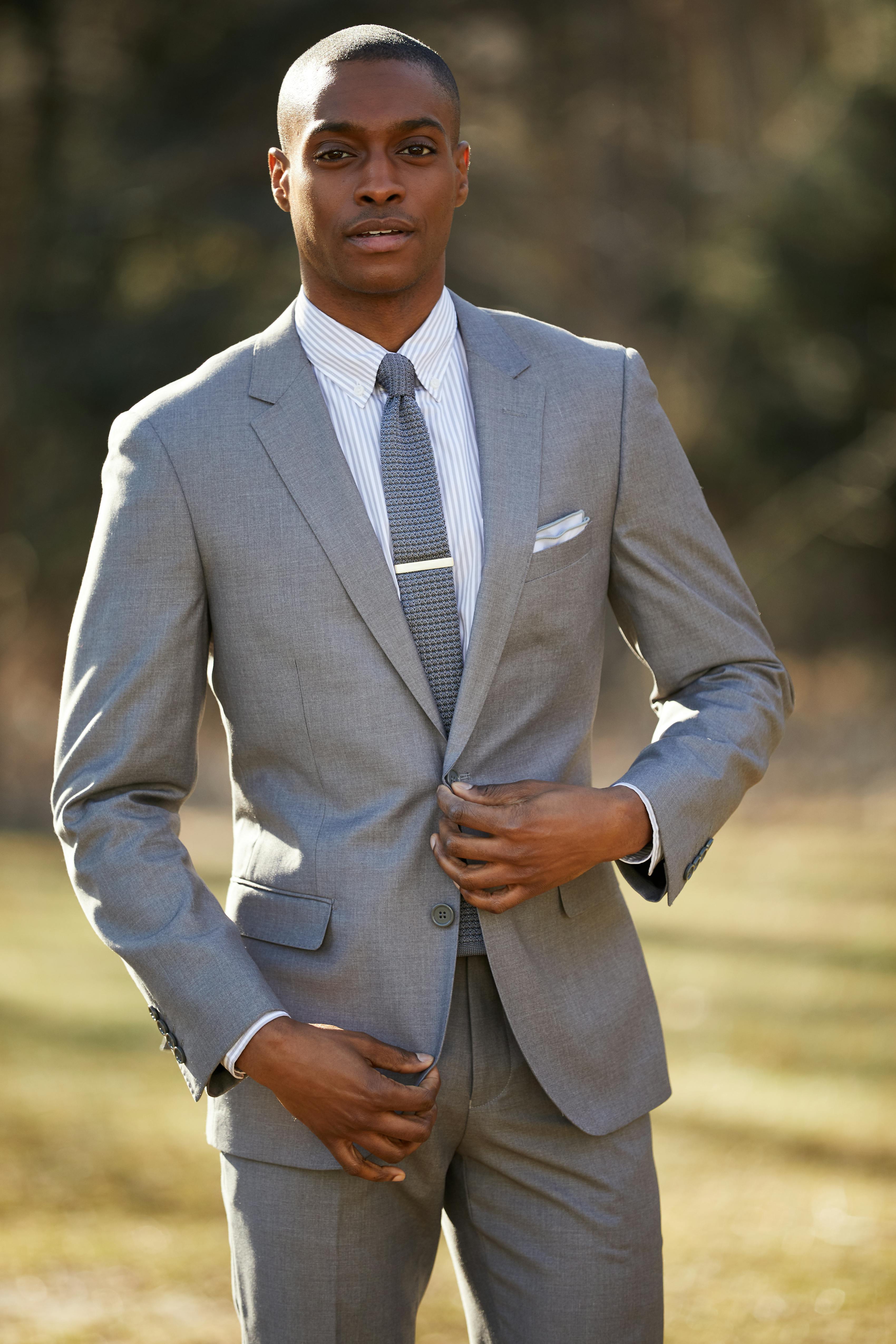 Men's summer wedding guest outfit in light grey suit and monochrome accessories