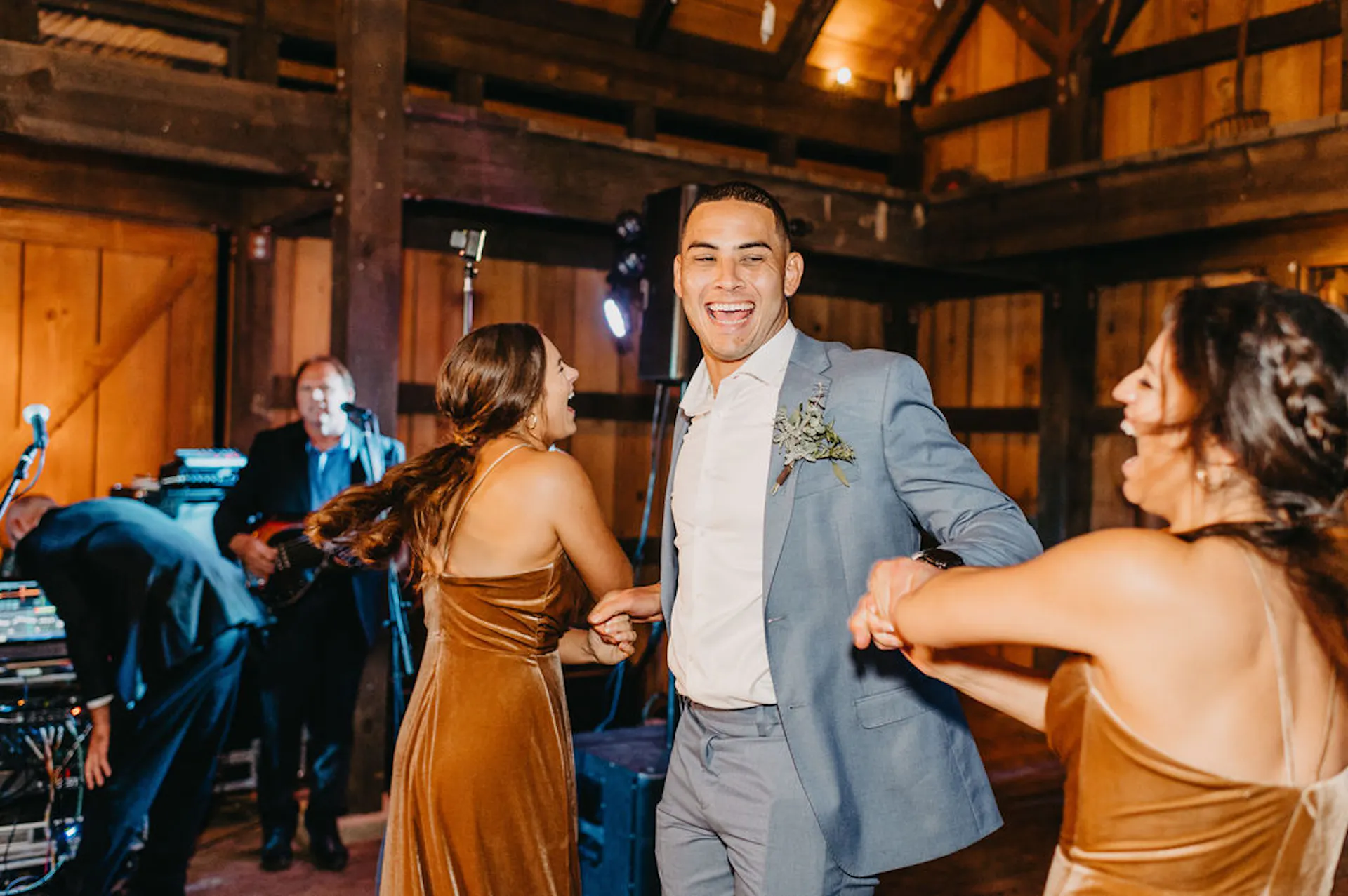 Chocolate Brown Wedding Theme: A How-To Guide