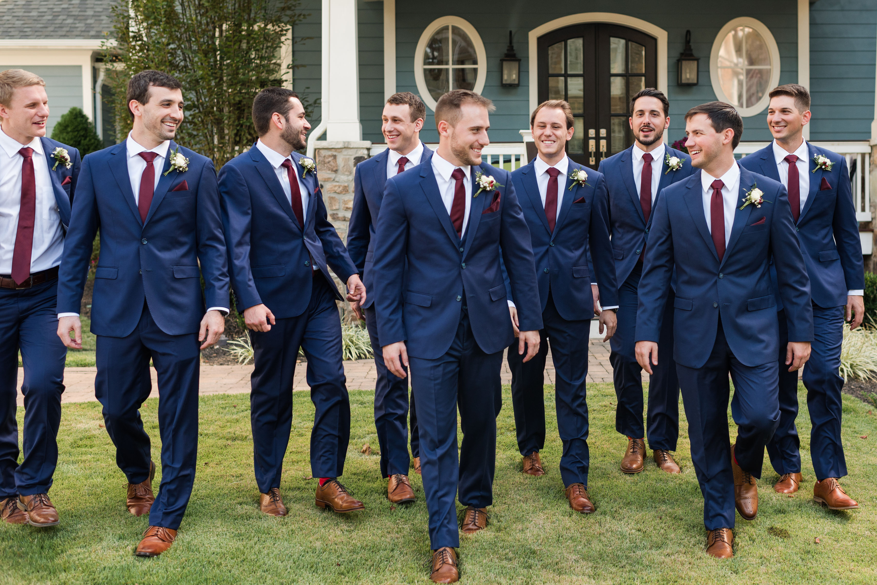 Wedding photos ideas for the groom and groomsmen