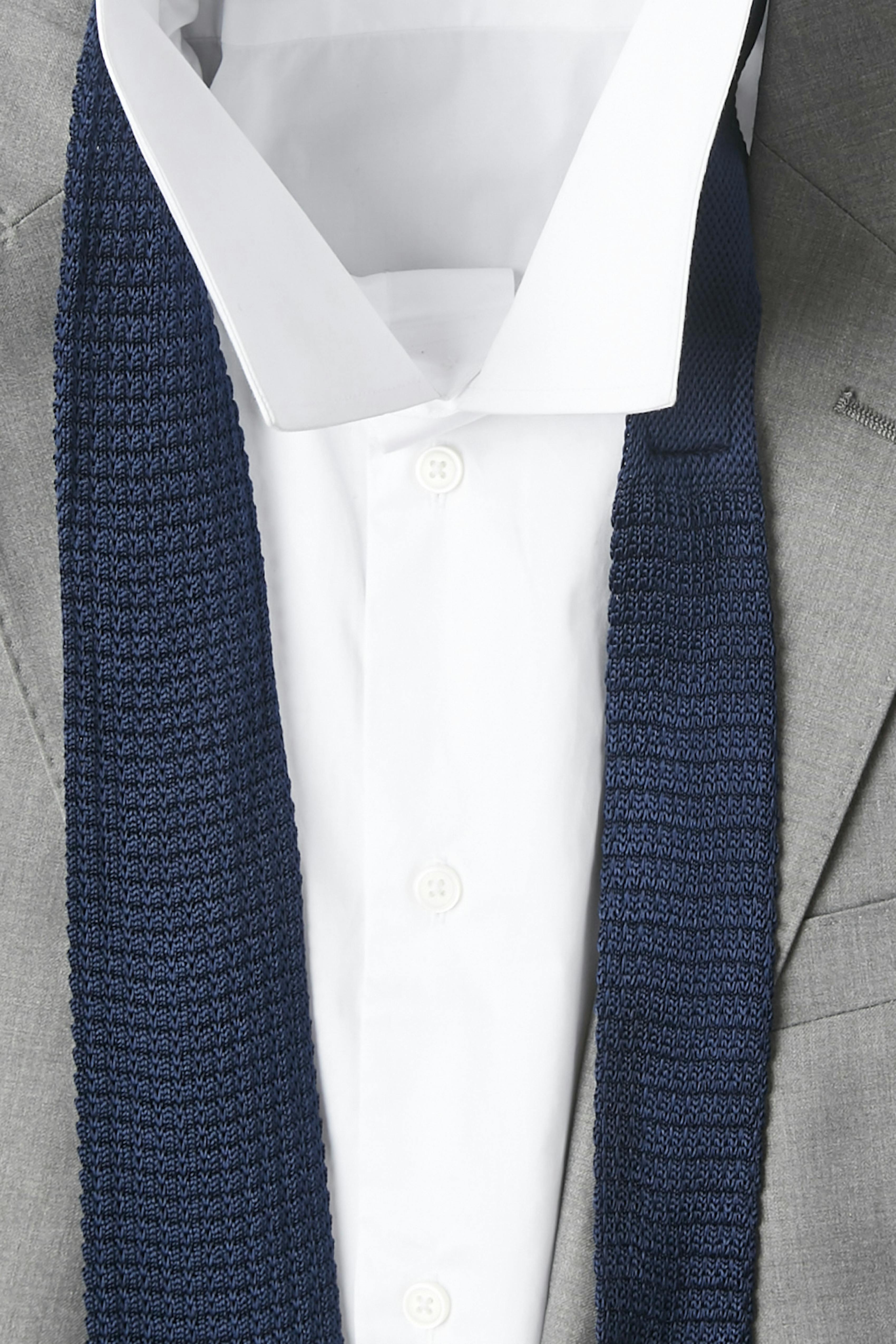 how to wear knit ties with your wedding attire for men
