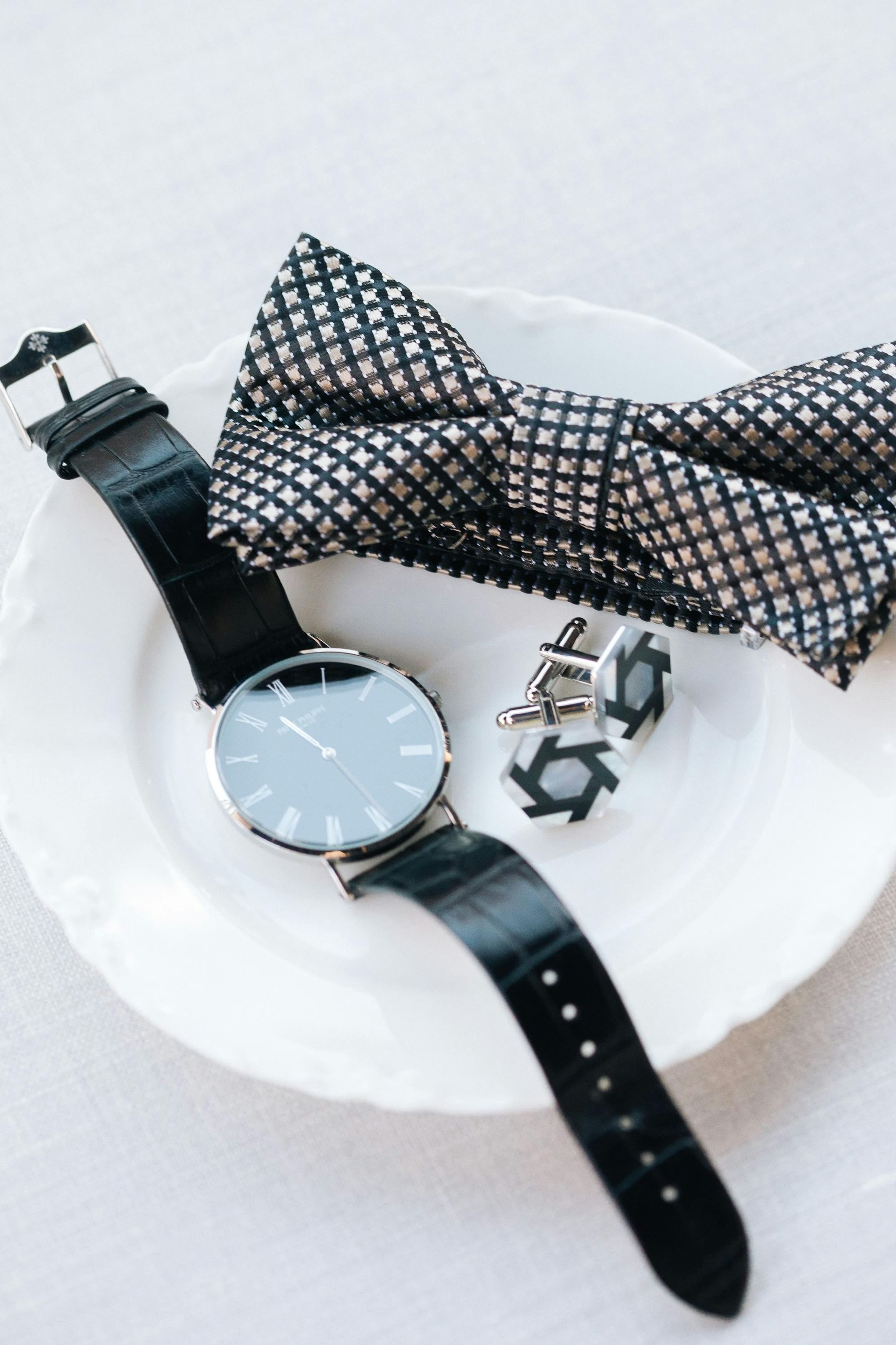 How to decide between a suit vs tuxedo for your wedding