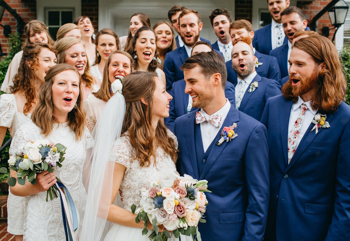 What tie should the groom wear on his wedding day?