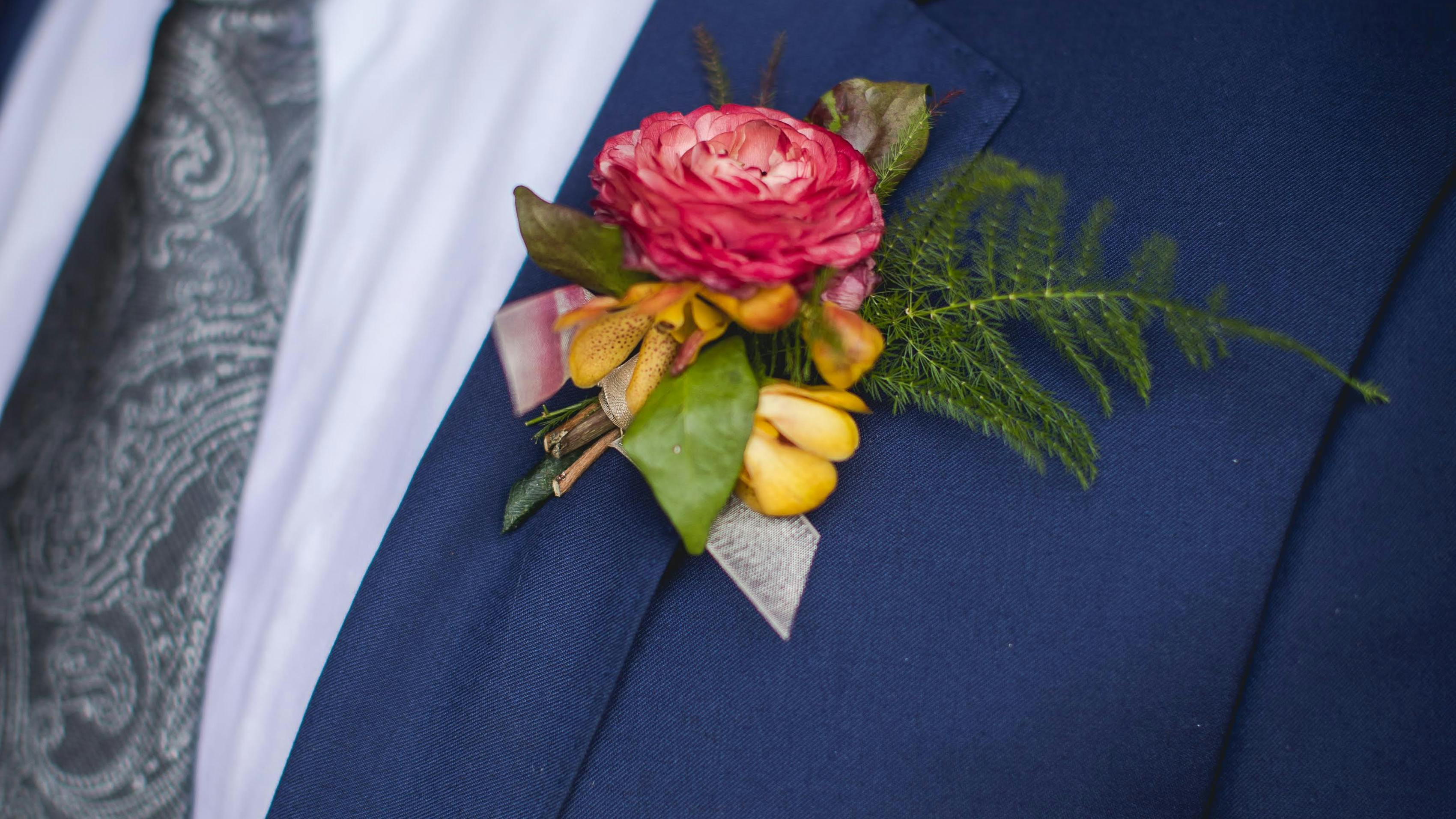 Spring Wedding Ideas: Groom Boutonniere