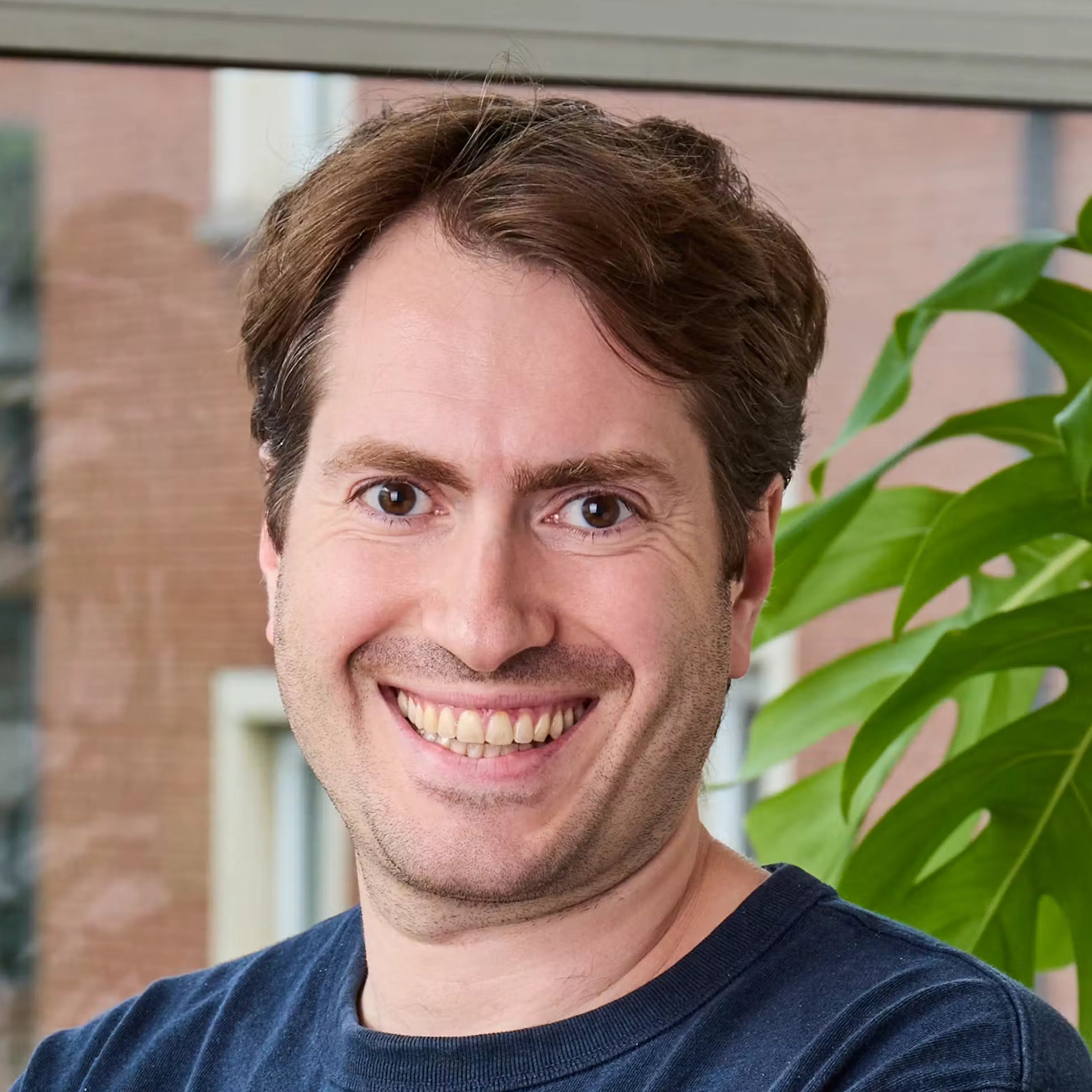Headshot of Alick Dru, co-founder of Sunsave