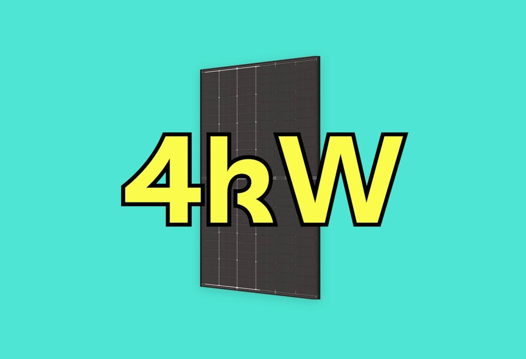 '4kW' in yellow, outlined in black, over an image of a black solar panel, against a blue background