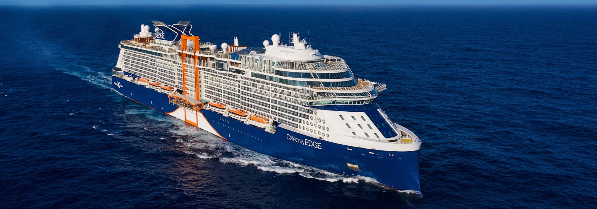 Celebrity Edge op Zee