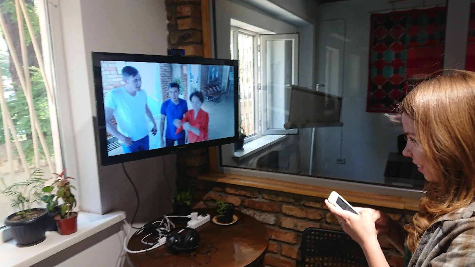 View Colleagues from Another Office Through Always-On Video Window