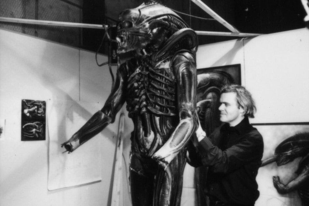alien-1979-008-h-r-giger-and-model-00m-ymm