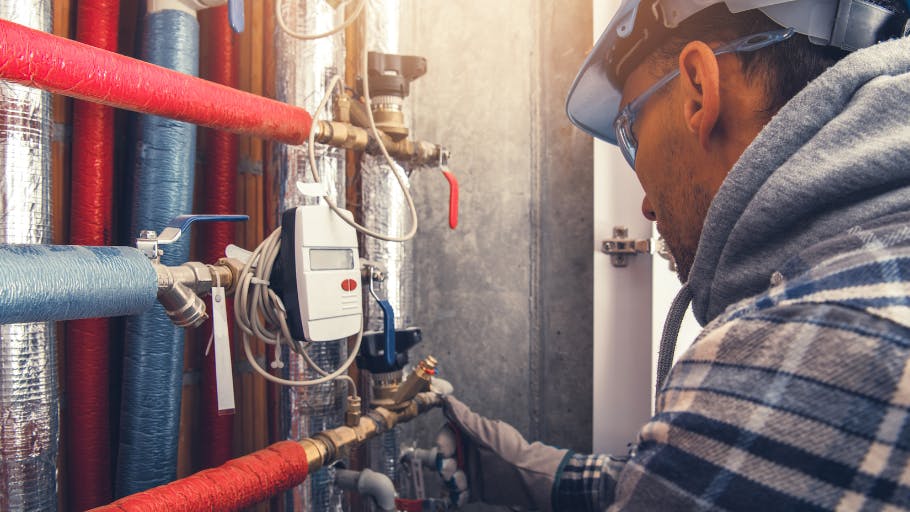 A contractor works with a Minnesota plumbing contractor license.