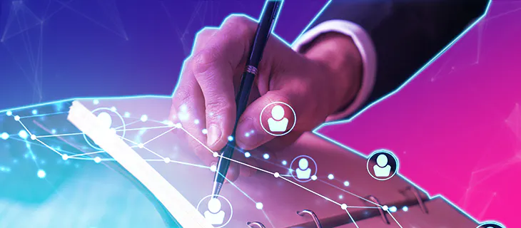 Persona firmando digitalmente un documento