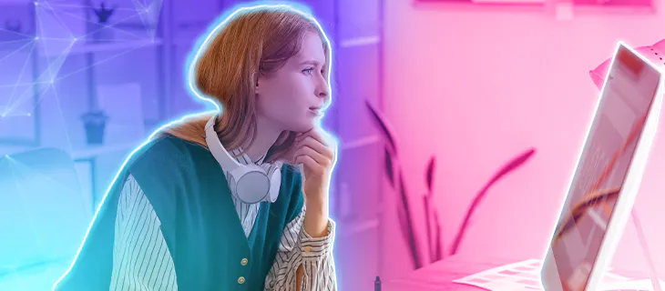 Freelancers revisando los seguros esenciales para una cobertura integral y protección profesional.