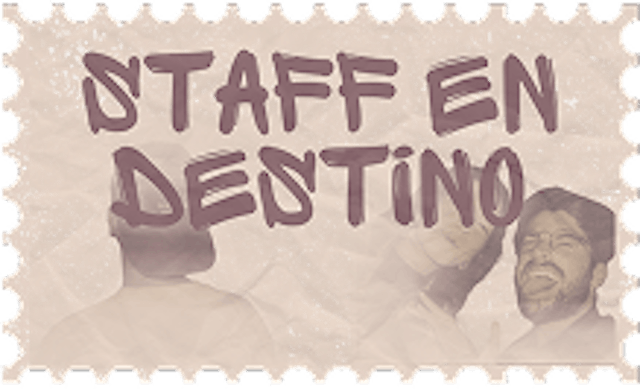 Un sticker donde pone la palabra "Staff en destino" con un staff de survivors dentro de el en una ilustración