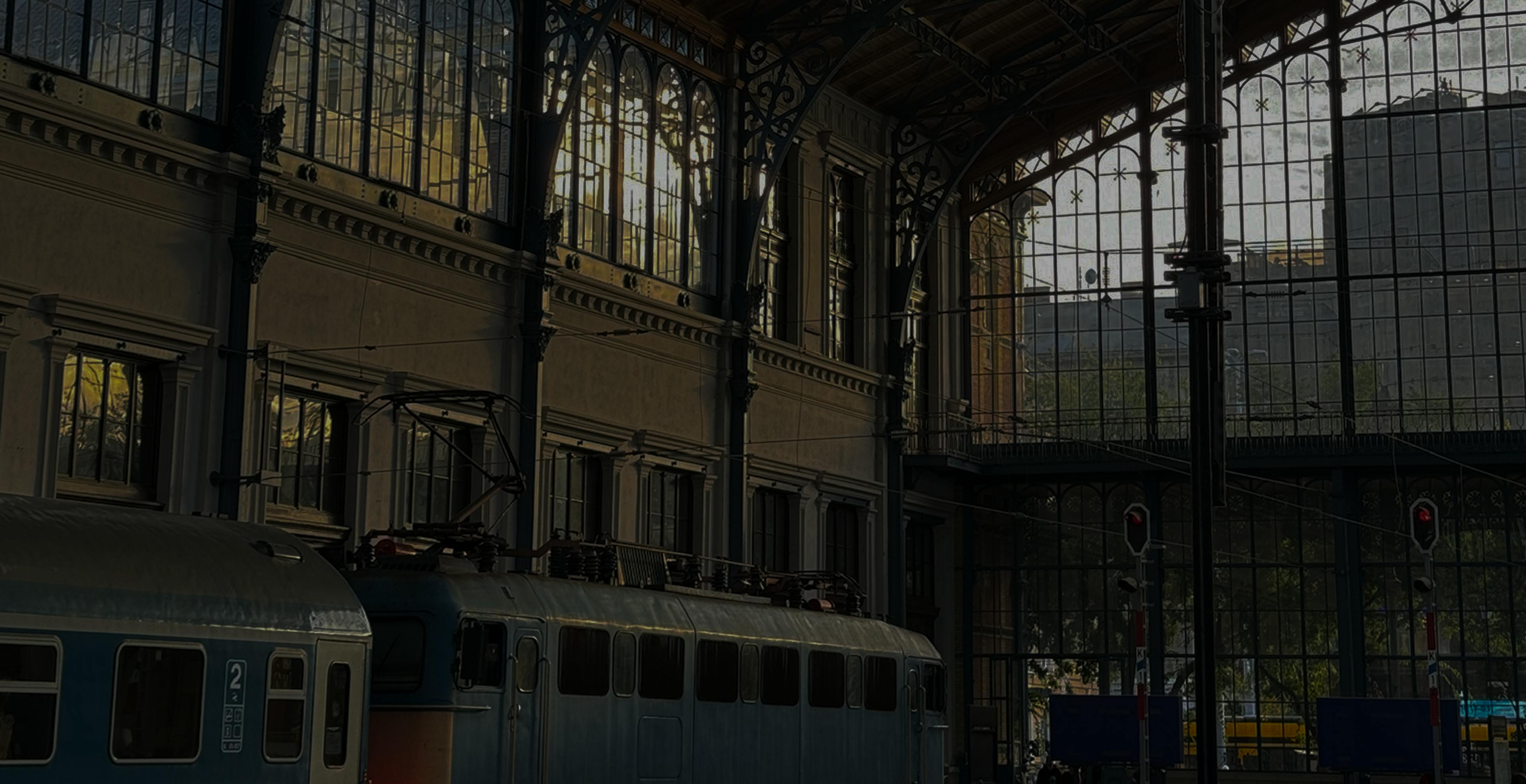 Estación de tren europea, punto de partida para aventuras interrail