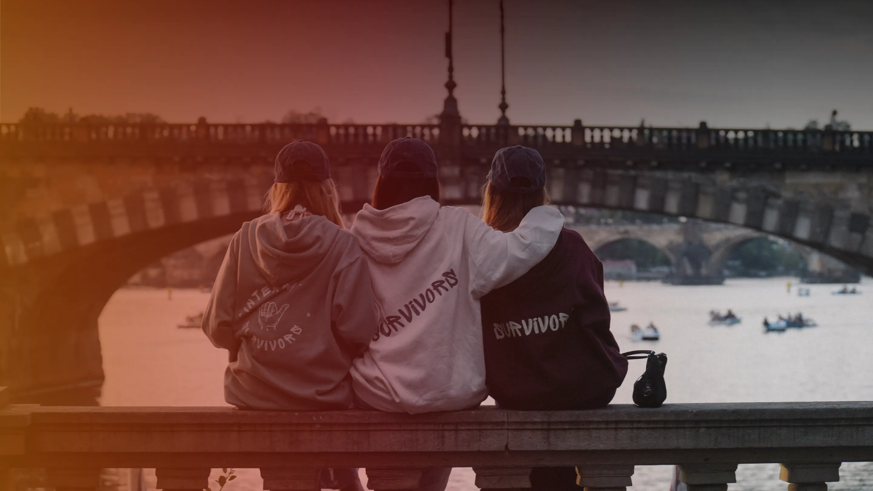 Survivors disfrutando atardecer en Praga, momentos únicos del interrail