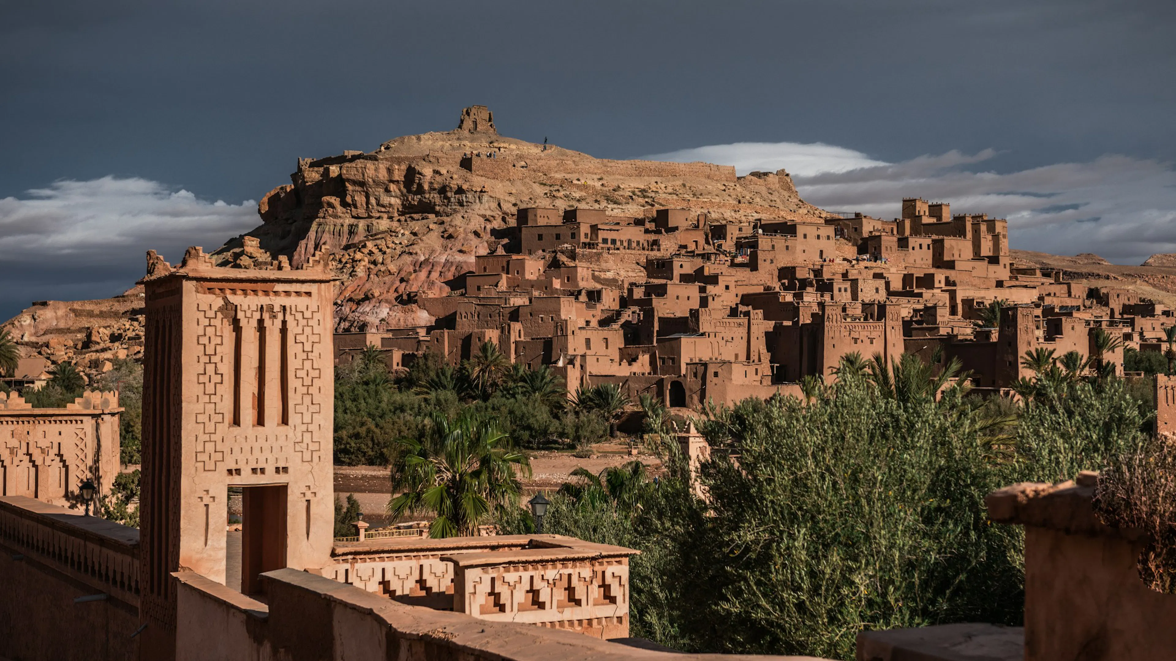 Vista del ksar de Ait Ben Haddou, Patrimonio de la UNESCO, al borde del desierto