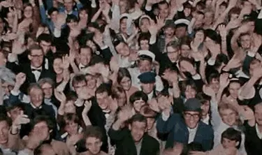 A crowd that applauds