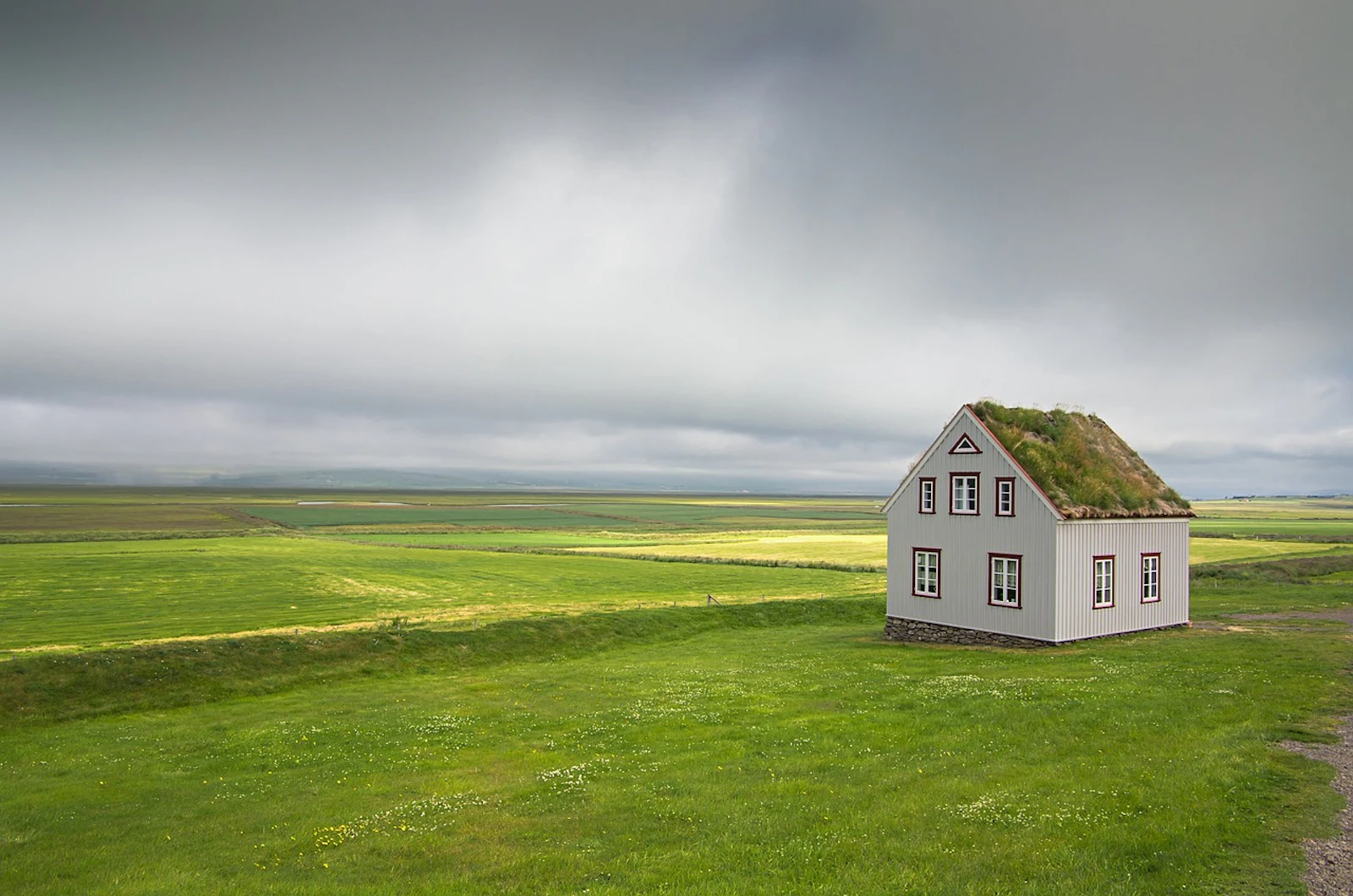 Emigrate to Iceland