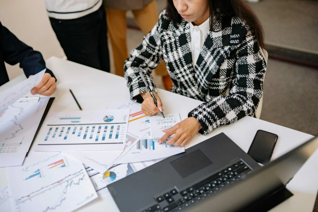  Managing HR tasks and compliance