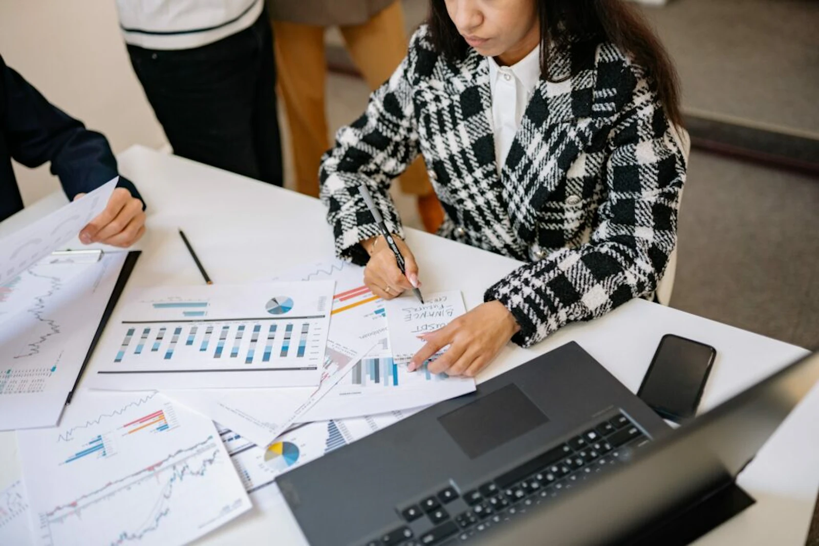  Managing HR tasks and compliance